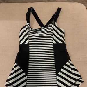 Lululemon top size 2